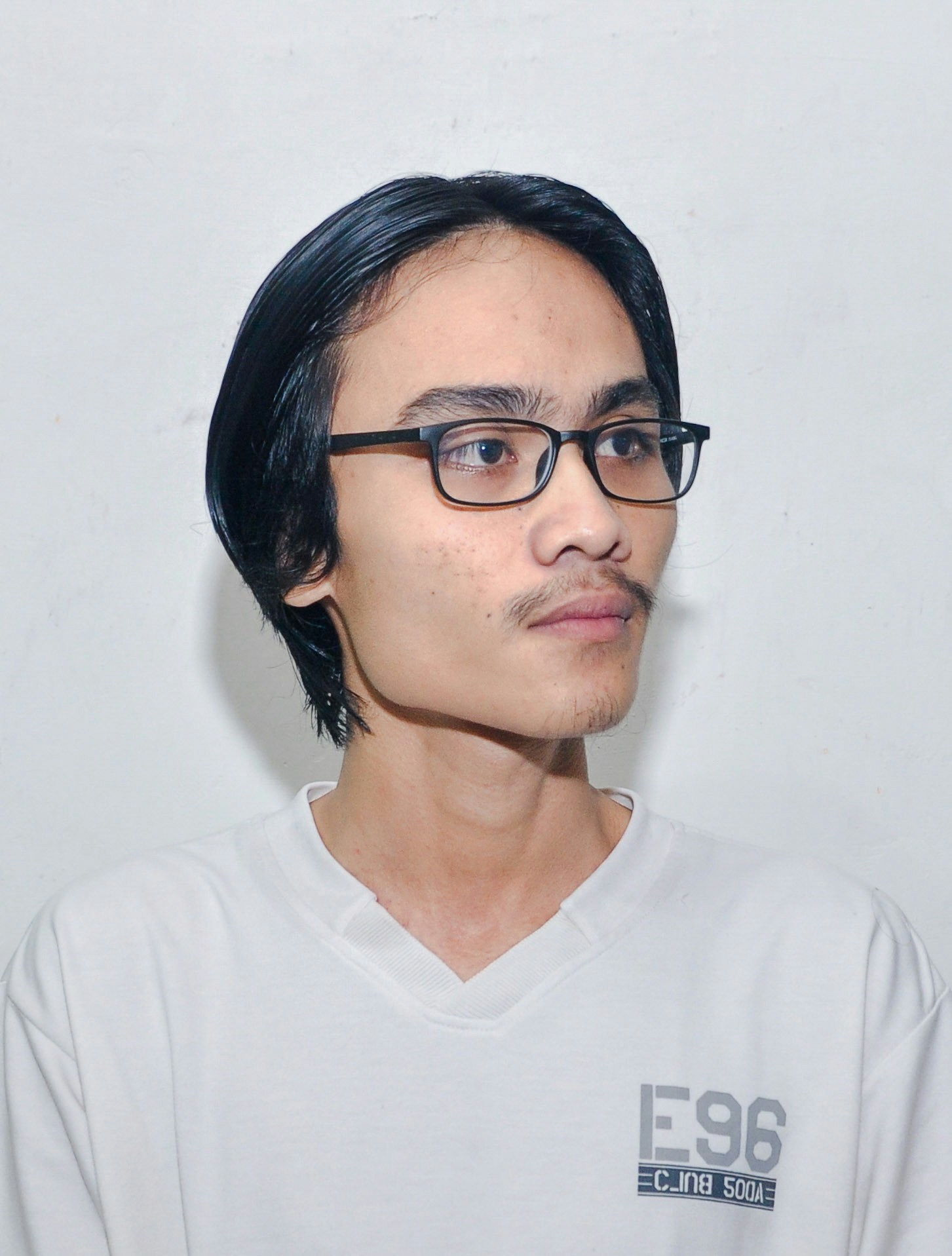Buka profil Vicky Anugrah