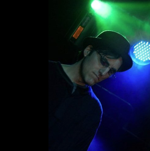 Ve al perfil de John Alexaz