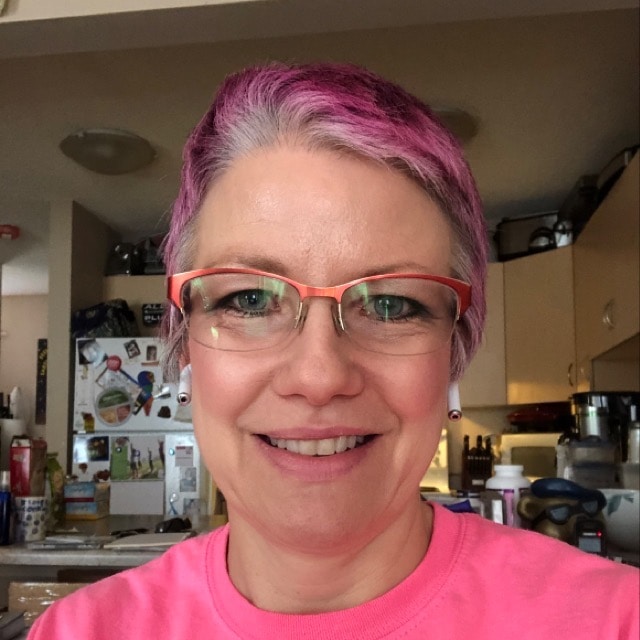Buka profil Lynn Caplette