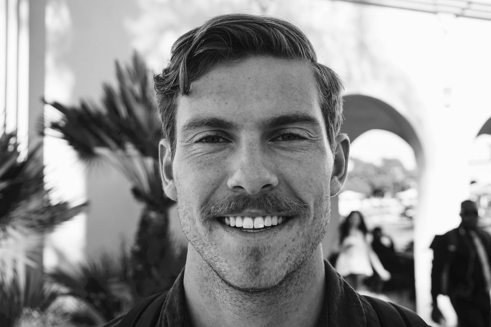 Ve al perfil de Nick Monica