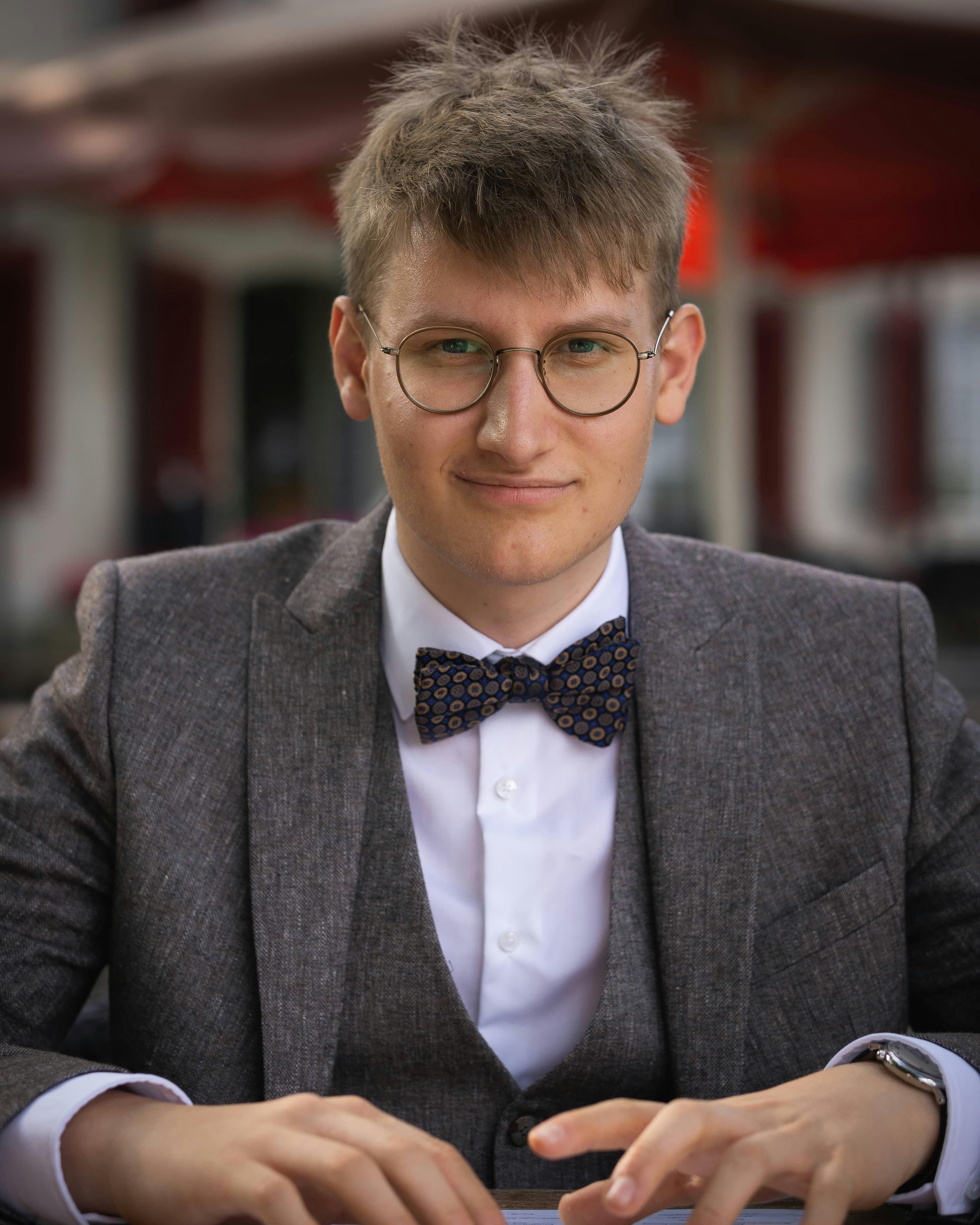 Go to Felix Hoffmann's profile