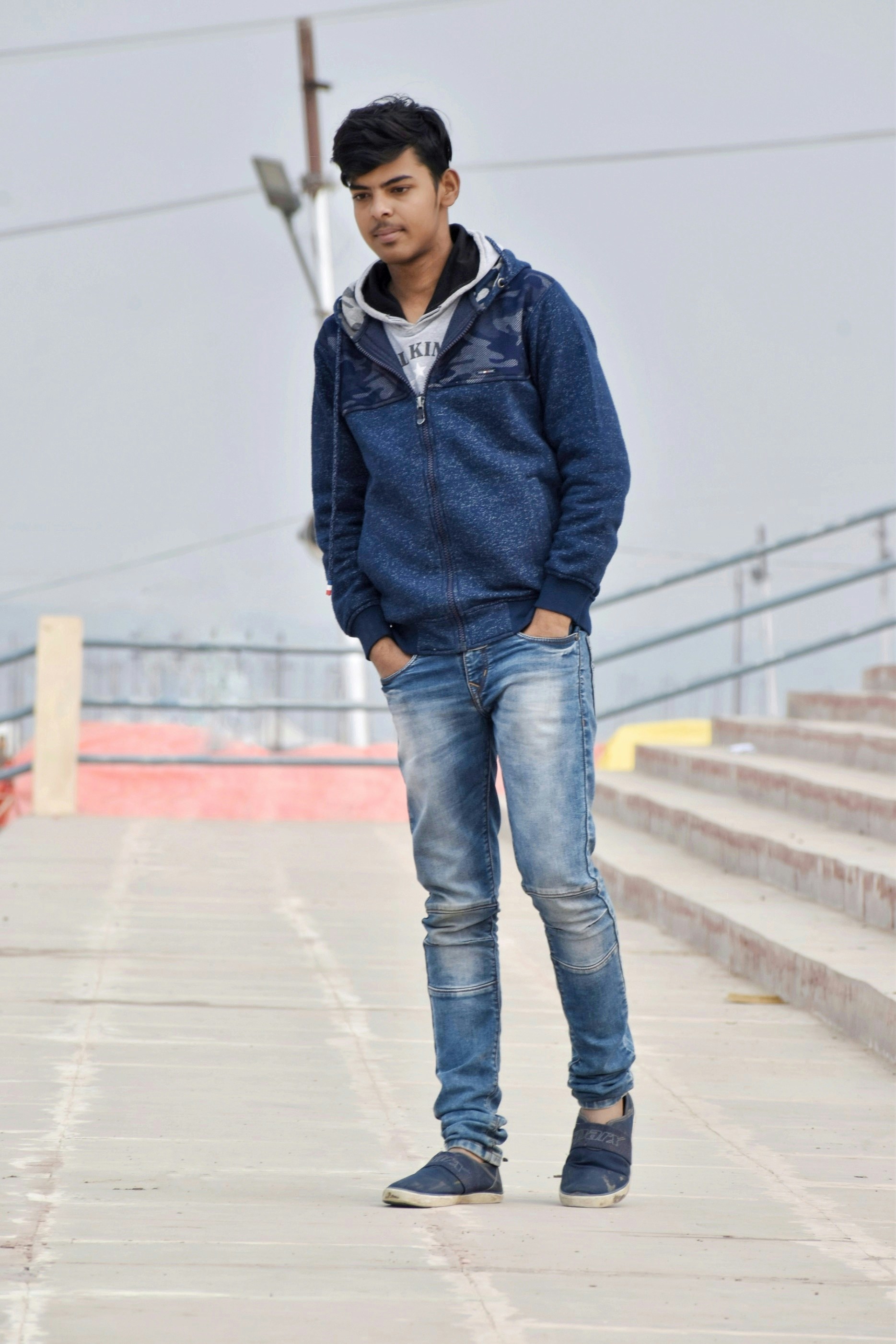 Ve al perfil de yogesh upadhyay