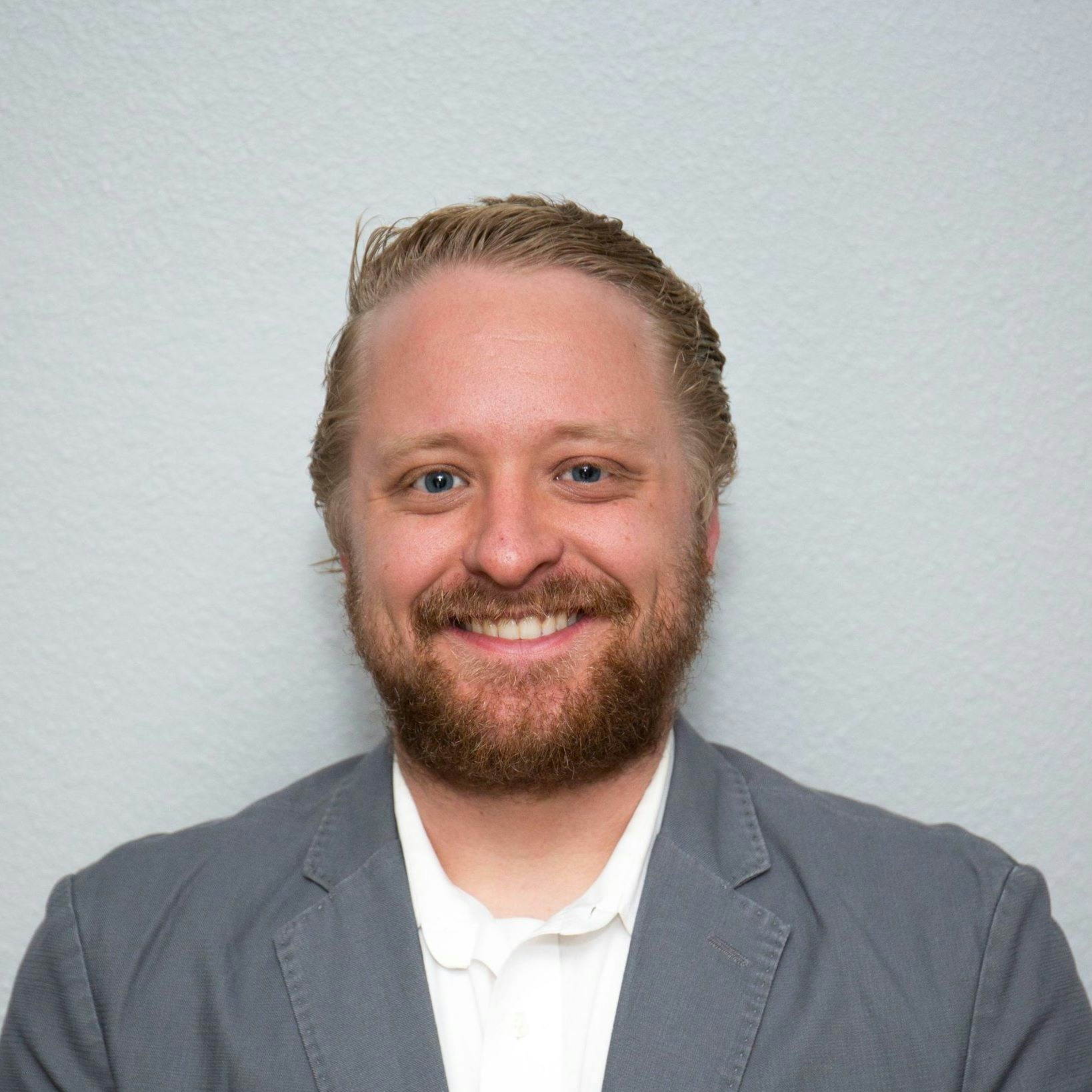 Ve al perfil de Adam Mescher