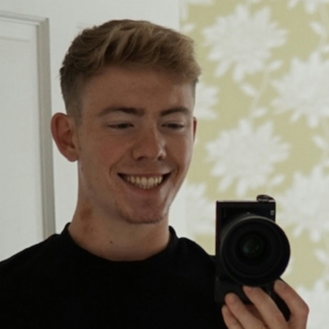 Joshua Elliott의 프로필로 이동