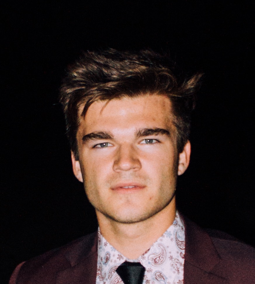 Ve al perfil de Miles Loewen