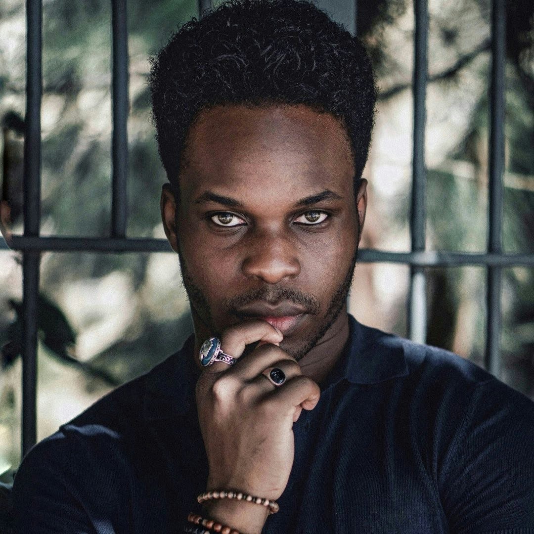 Ve al perfil de Victor Ajayi