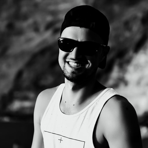Ve al perfil de Chris Ghinda