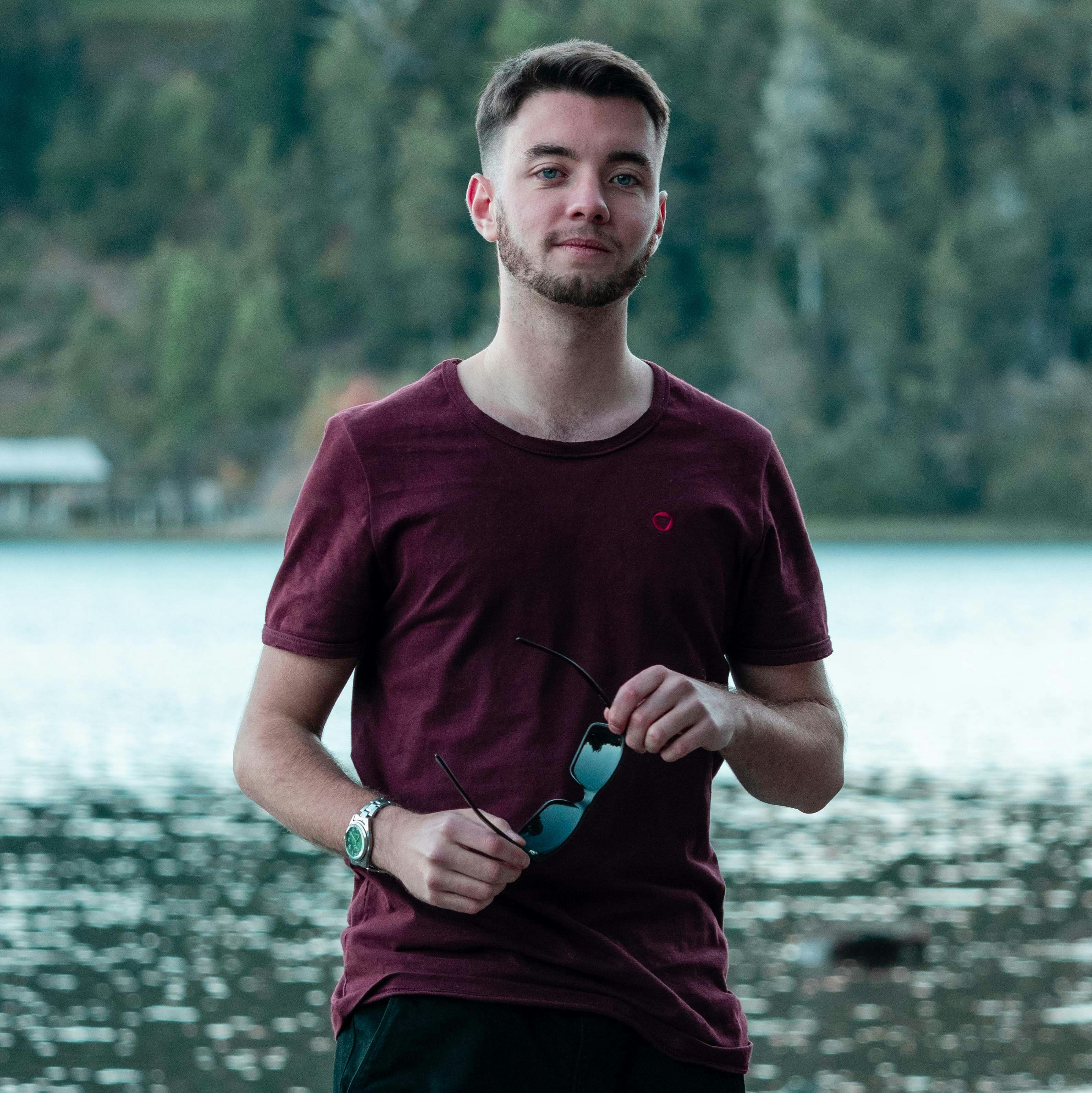 Ir para o perfil de Emilio Luján