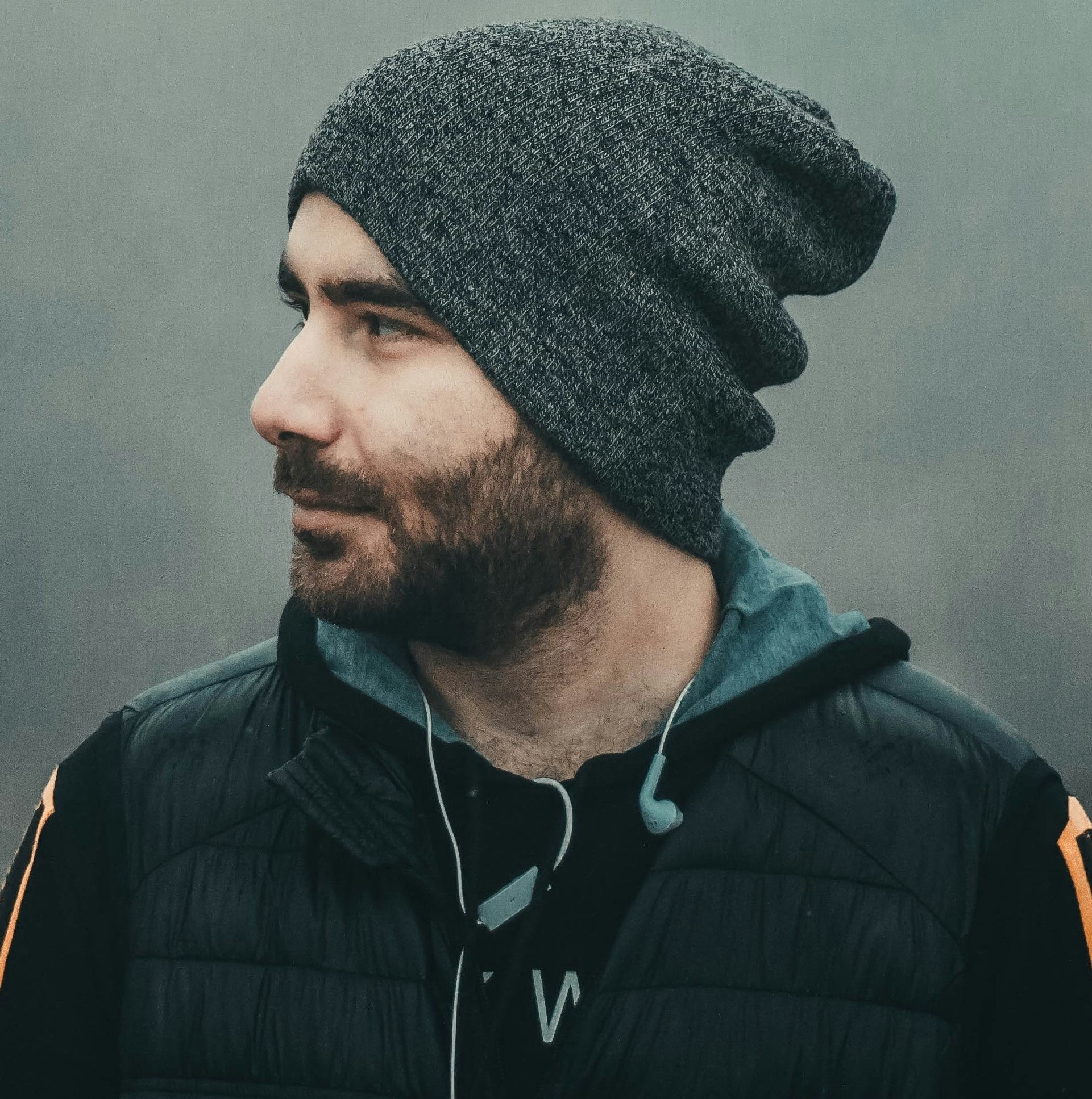 Ve al perfil de omid roshan