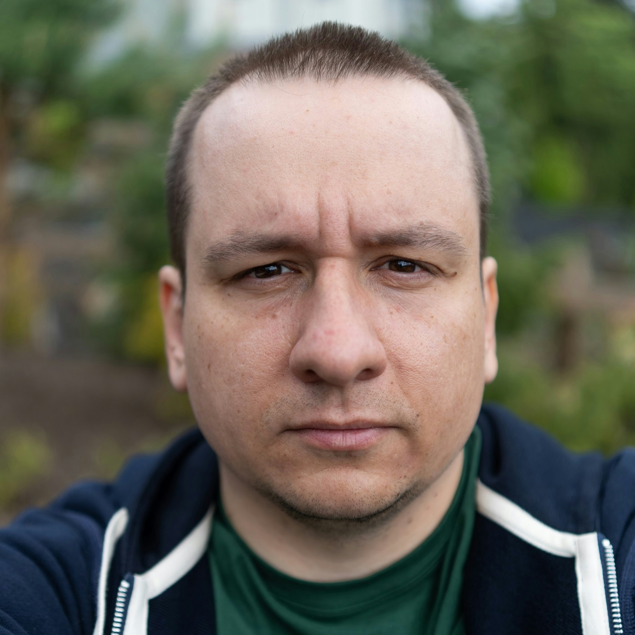 Ve al perfil de Konstantin