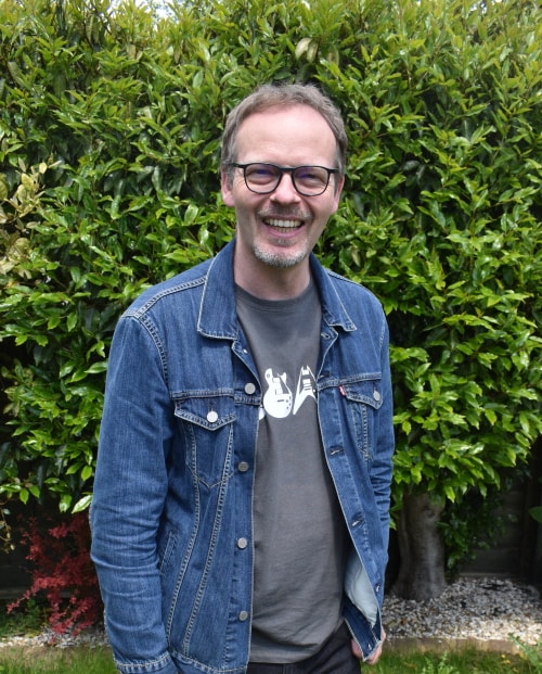 Ve al perfil de Jim Thring