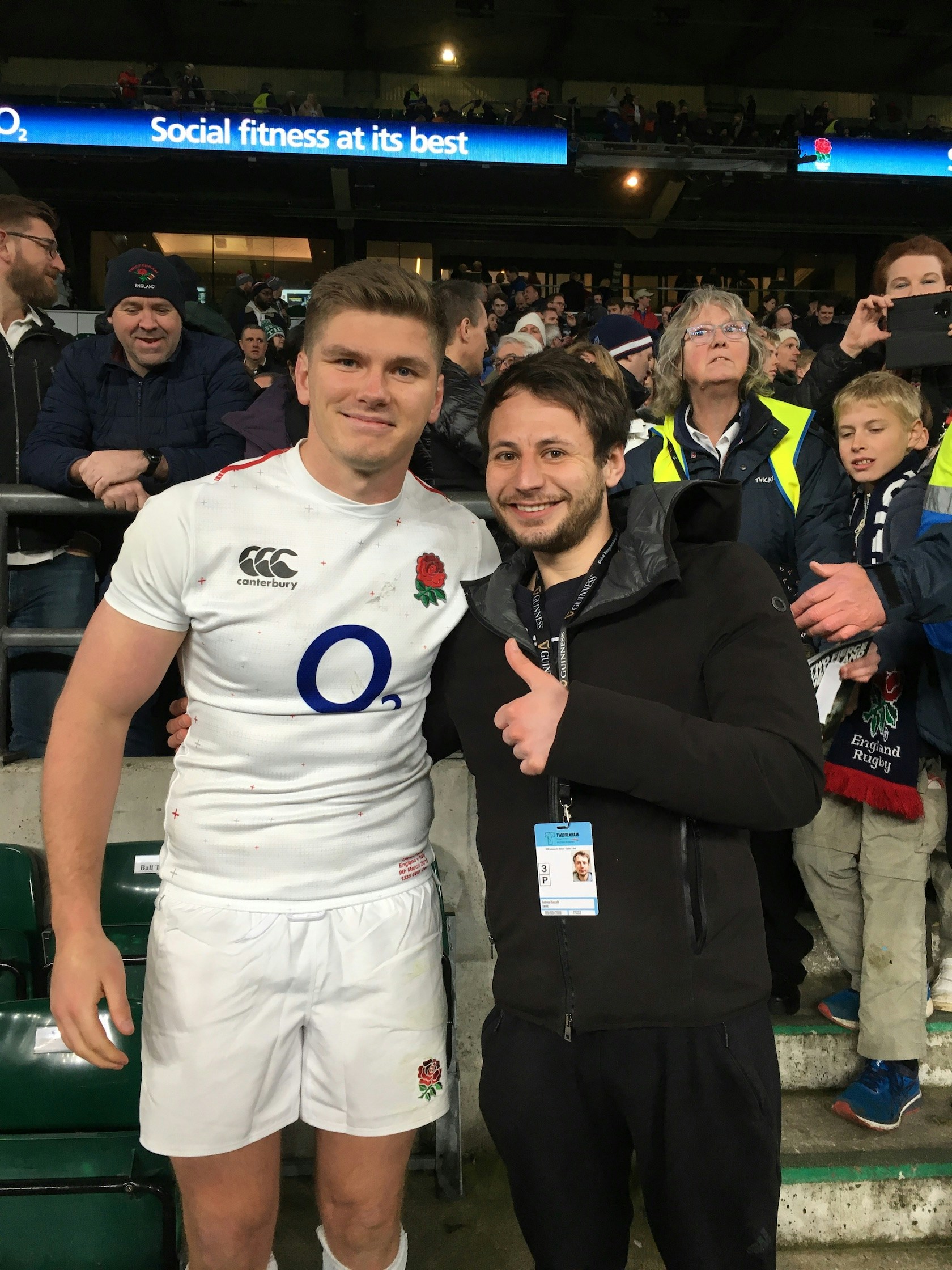 Ve al perfil de Andrea Buccelli