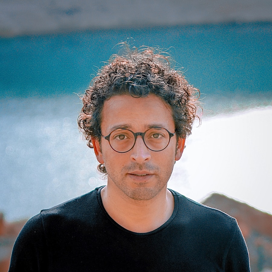 Ve al perfil de Moheb Iskander