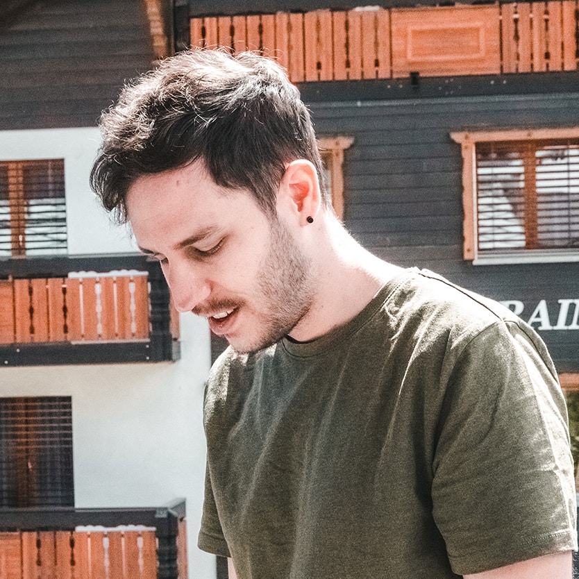 Go to Simon Montain's profile