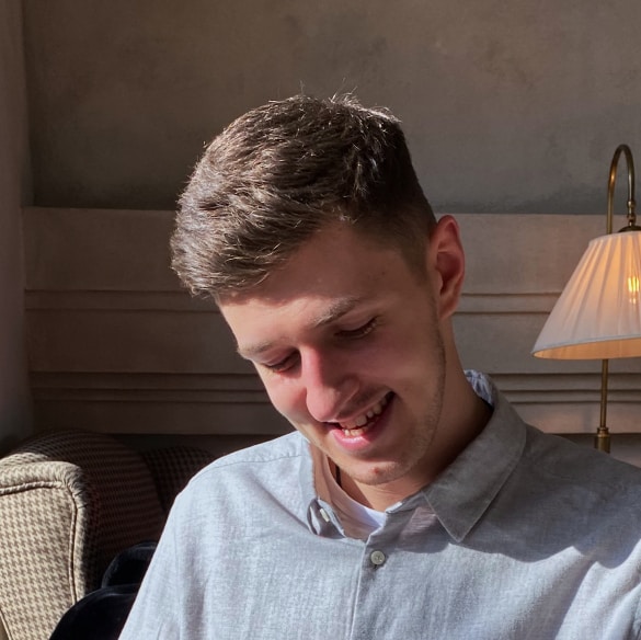 Vlad Patanaのプロフィールを見る