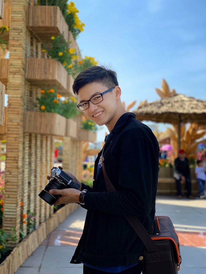 Buka profil Đạt Huỳnh