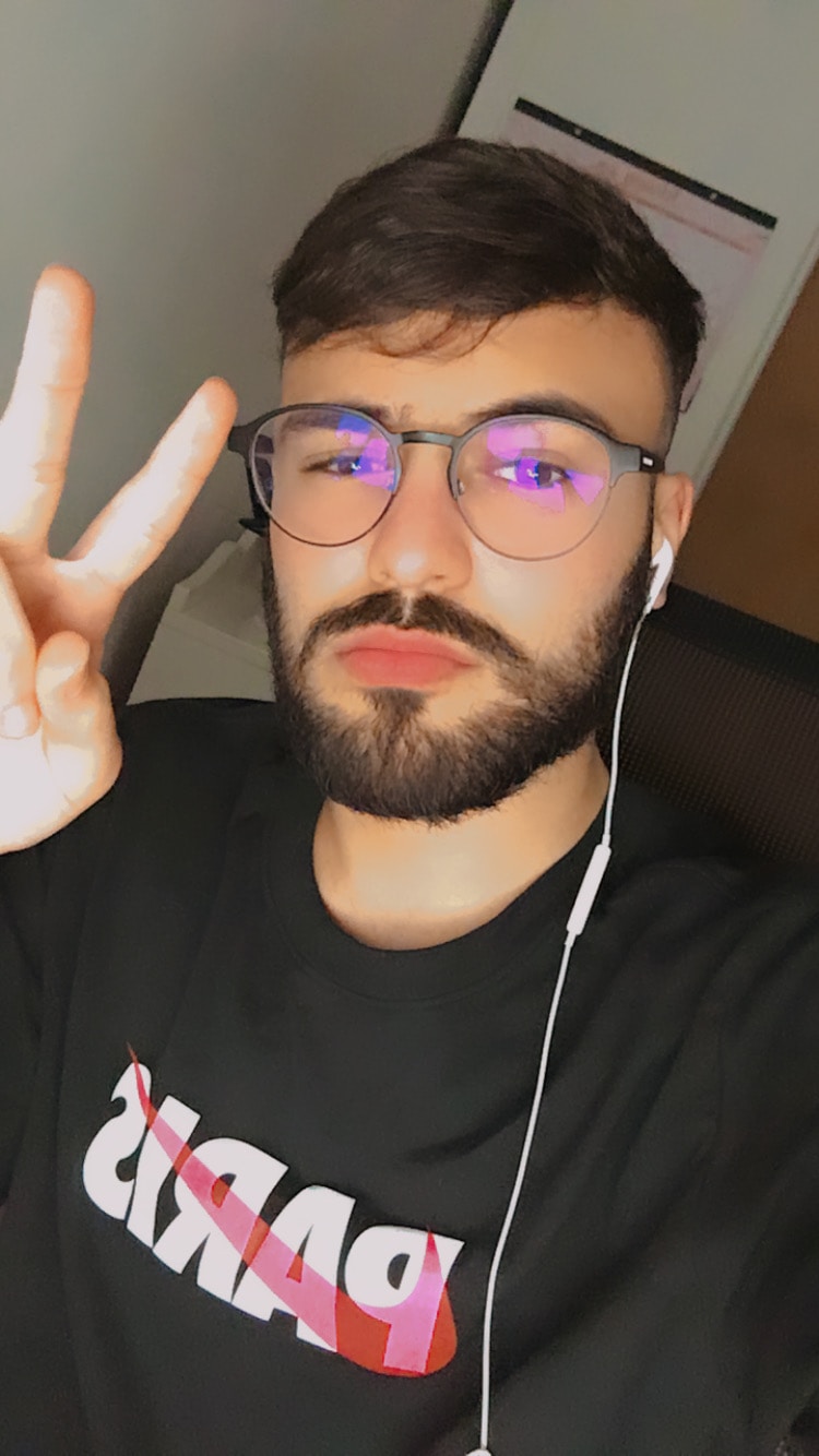 Go to Arthur Gomes Pont's profile