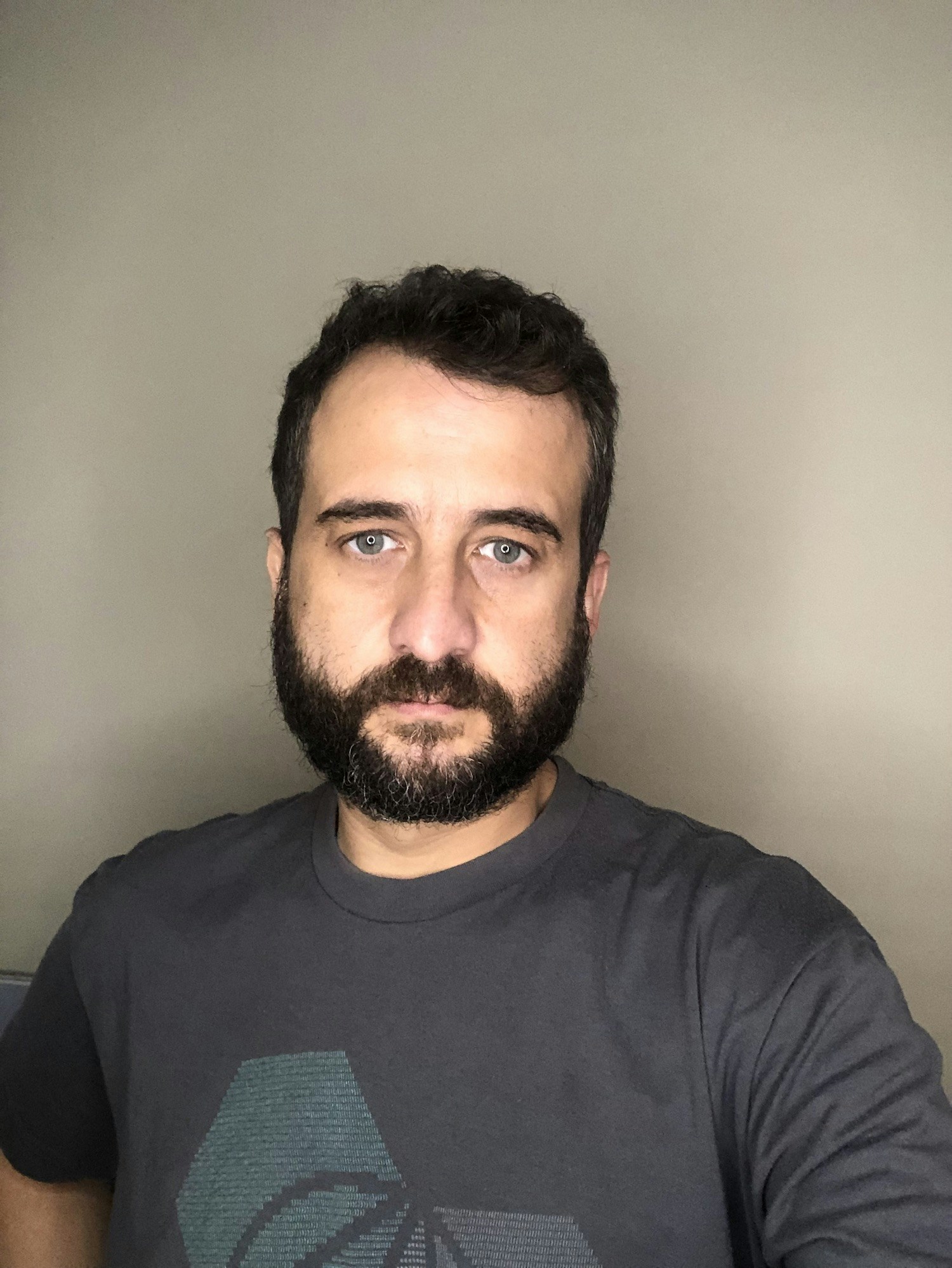 Ve al perfil de Antonio Molín