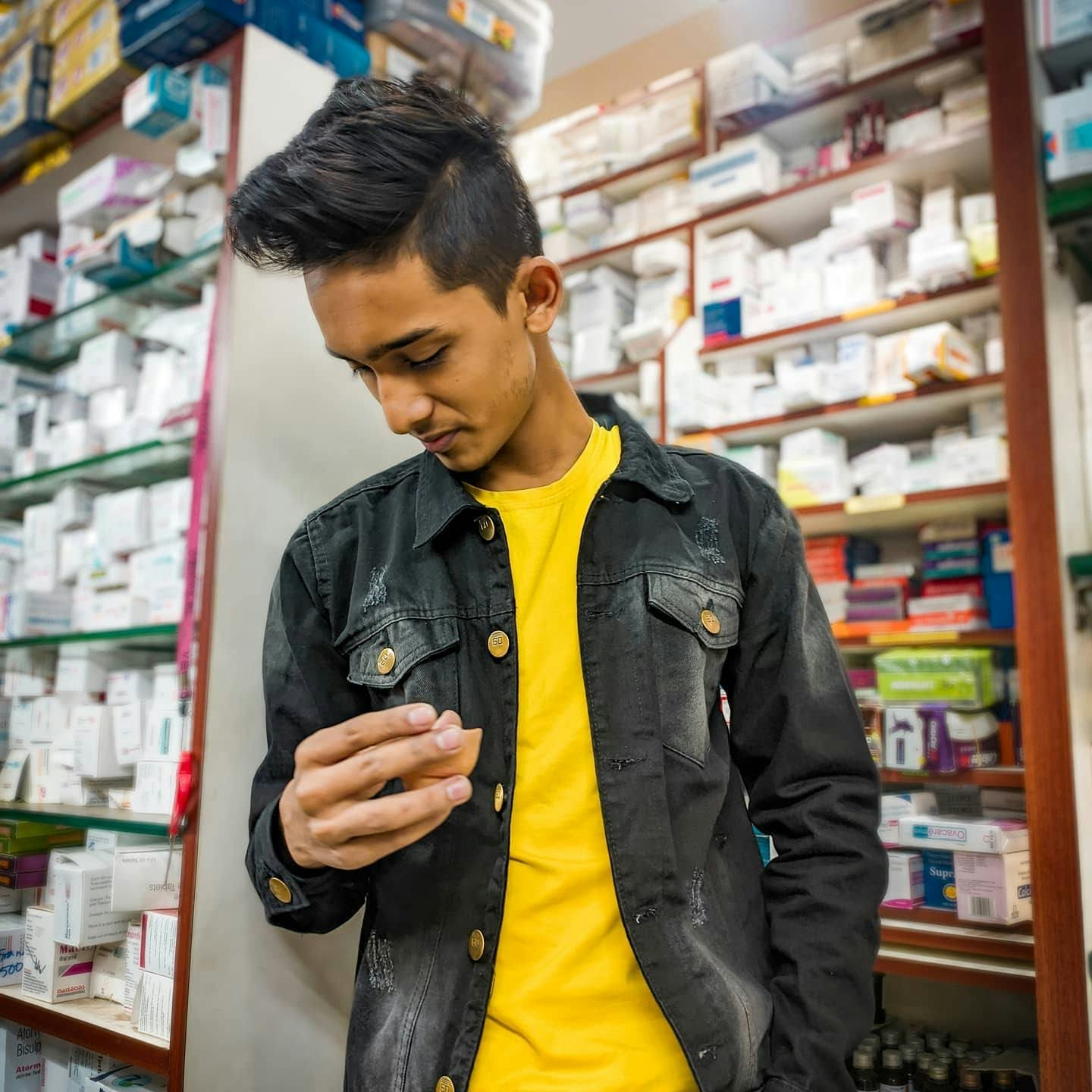 Ve al perfil de Zishan khan