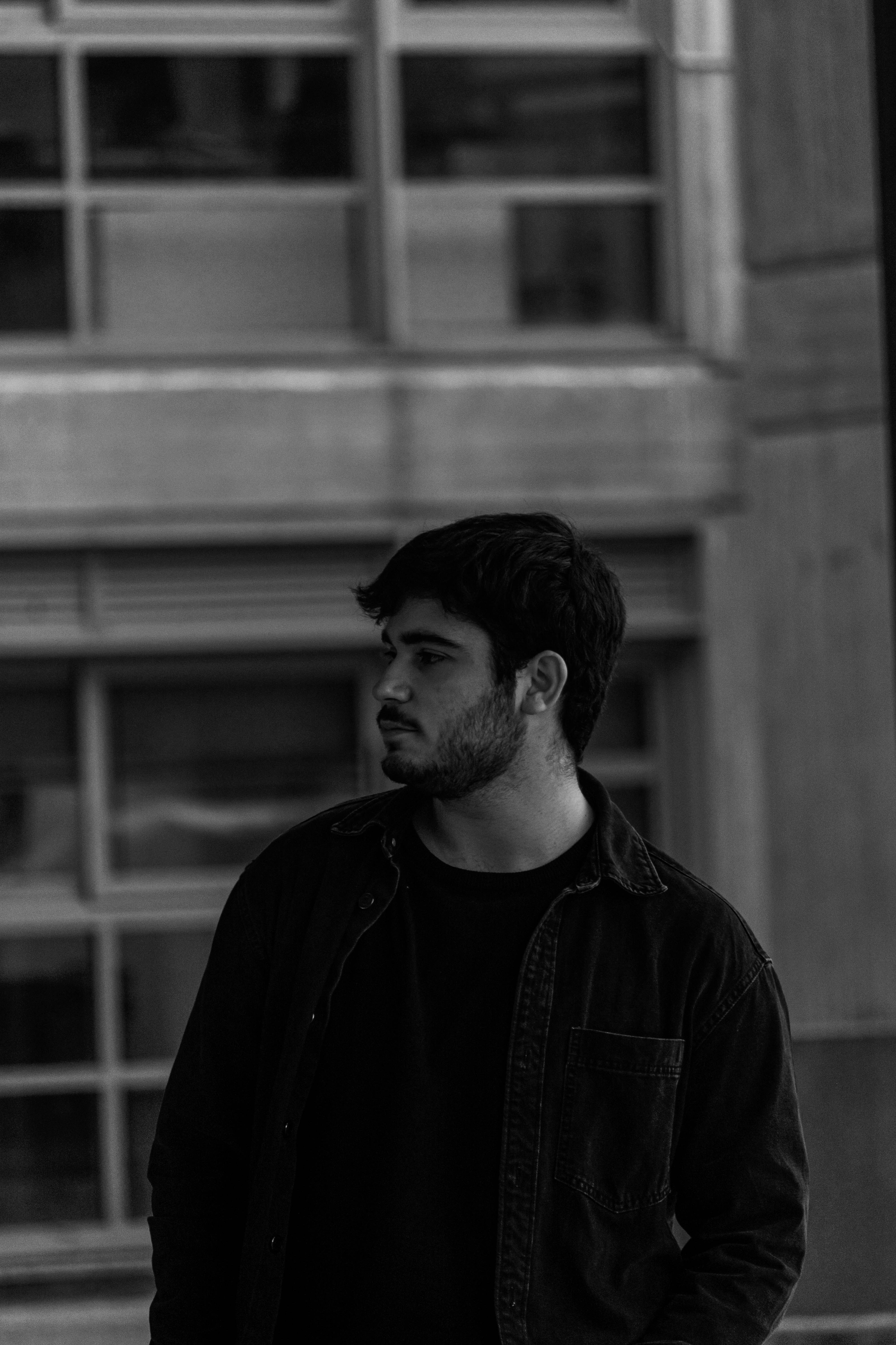 Ve al perfil de Dimitris Poulos