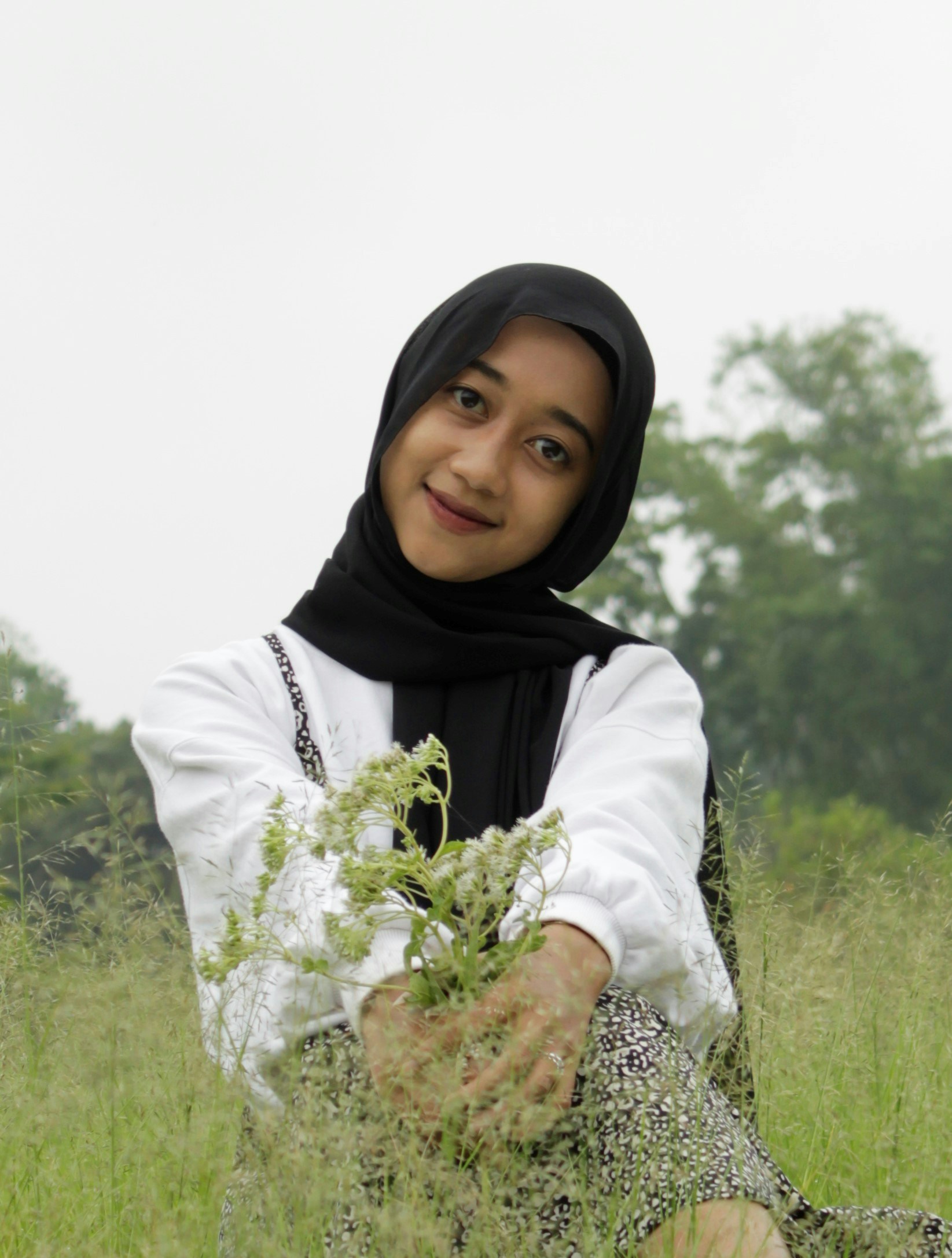 Buka profil Raras Cahya