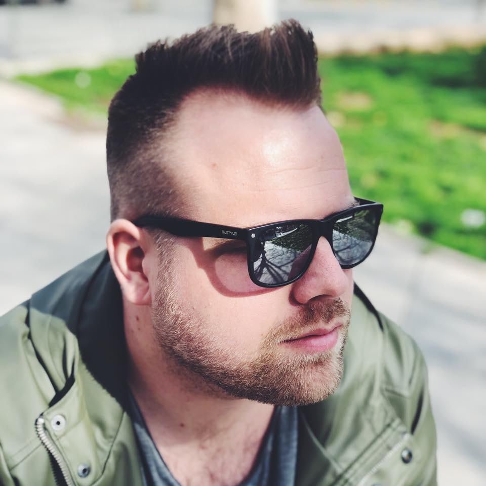 Zum Profil von Dion Tavenier