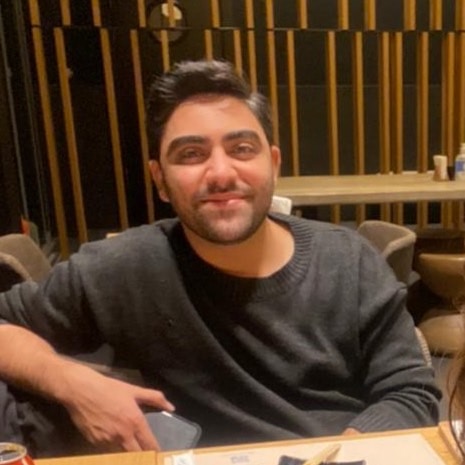 Ve al perfil de Reza Hasannia