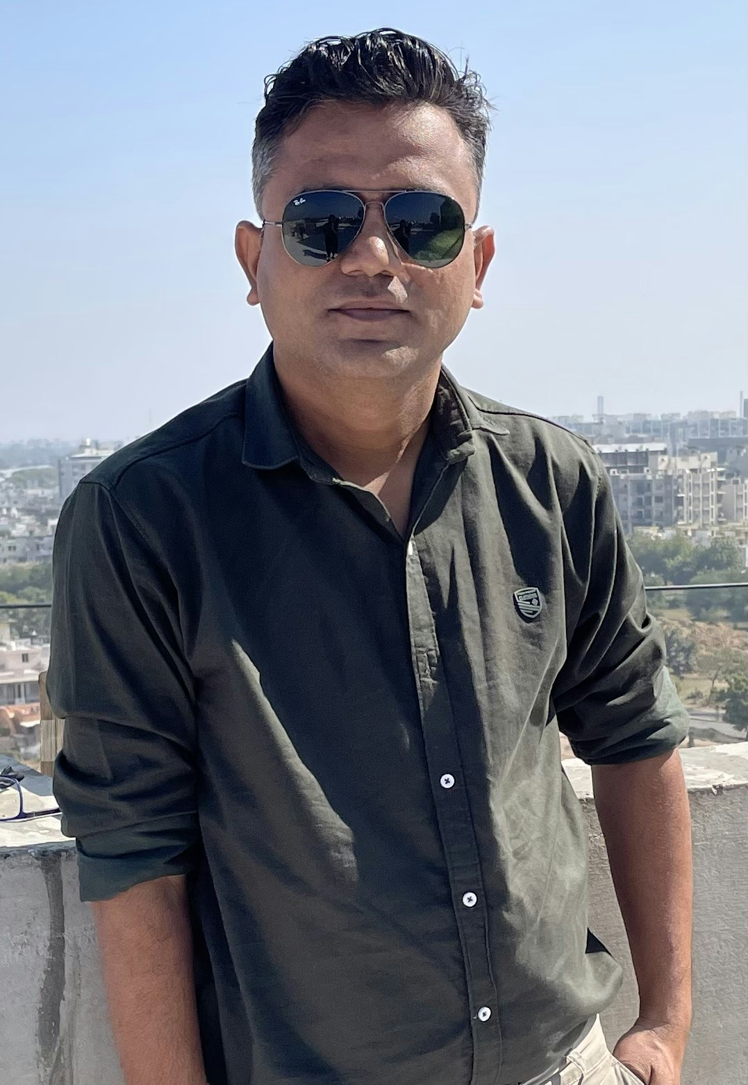 Ve al perfil de jitu chauhan