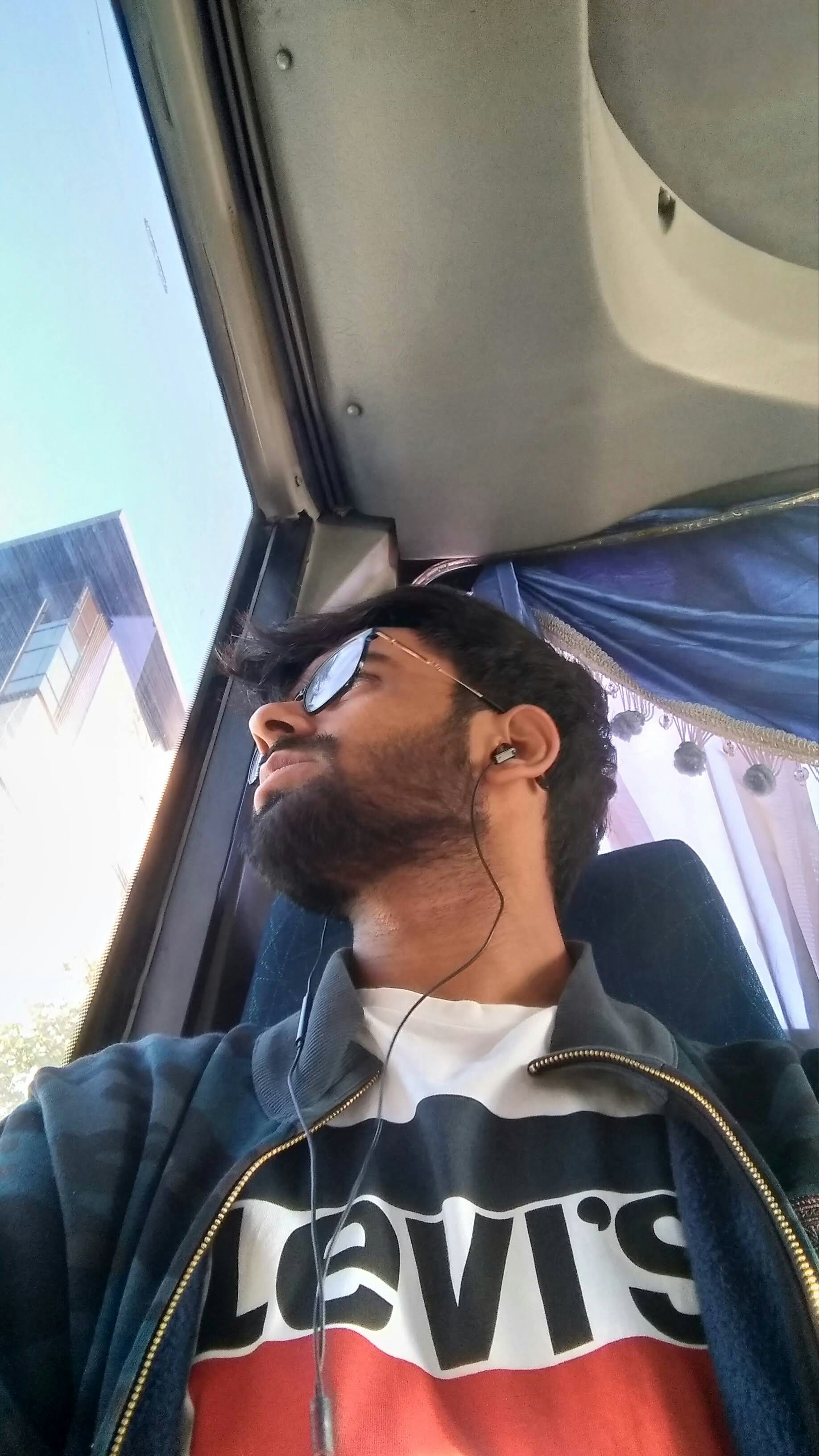 Ve al perfil de KUSHAGRA DHALL