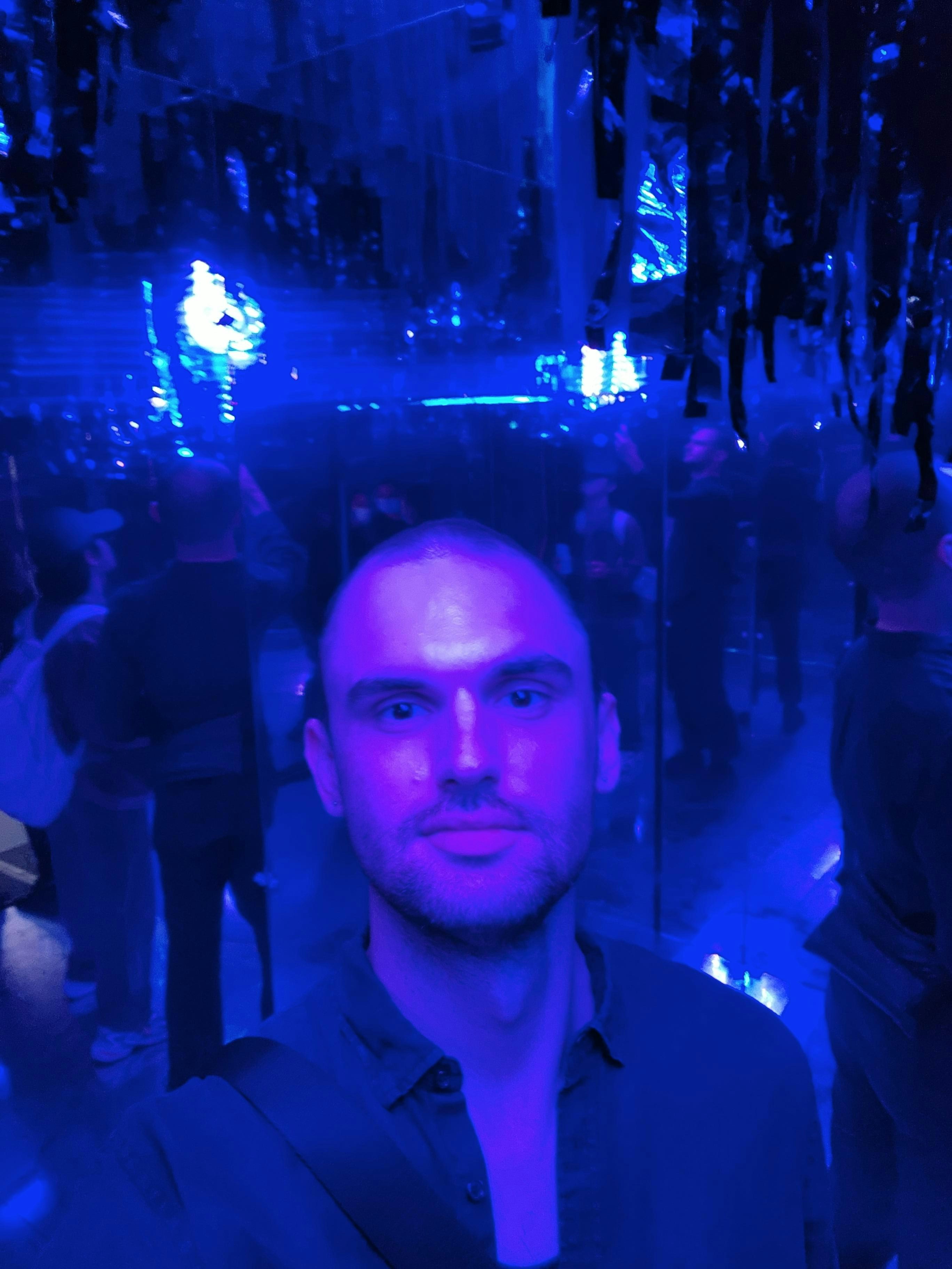 Zum Profil von Cameron Bowles