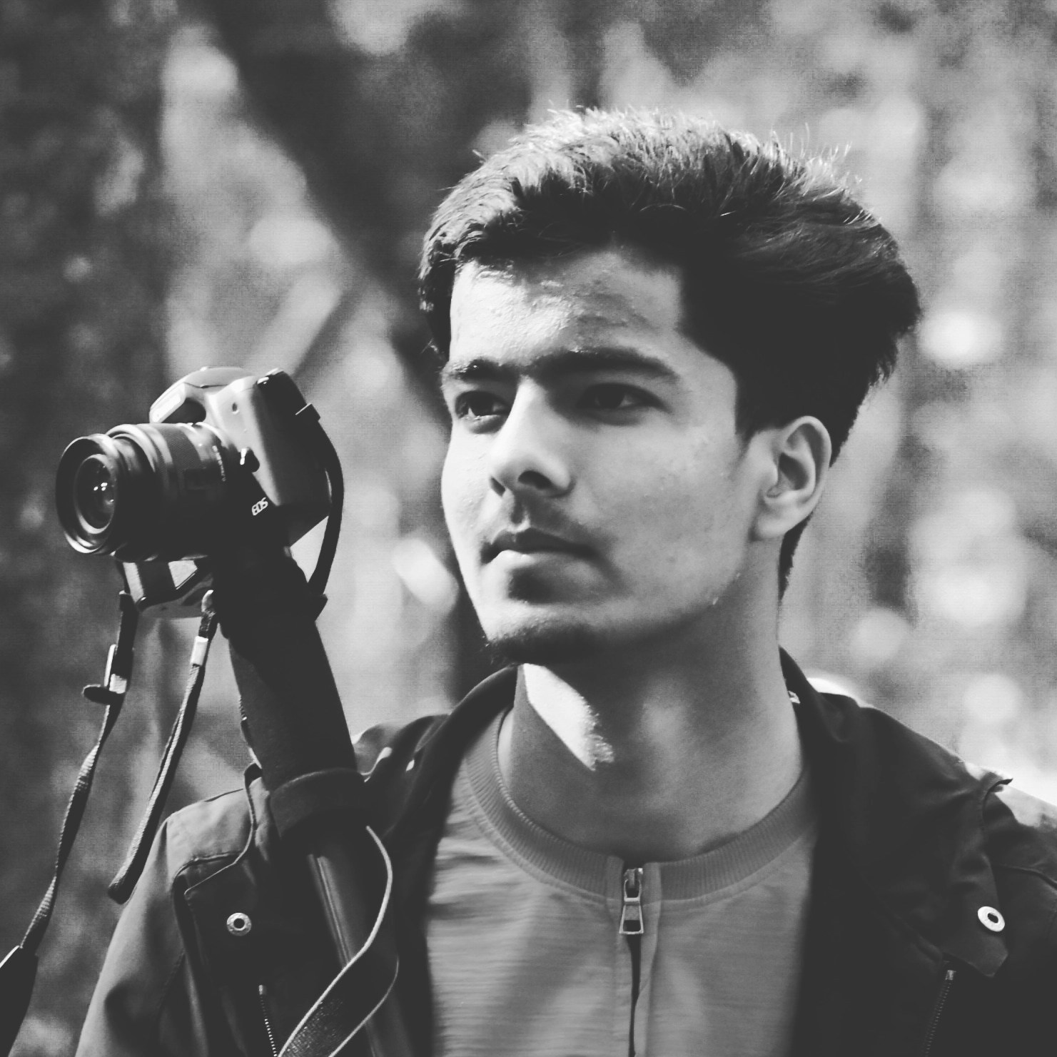 Ve al perfil de Muazam Mohi ud din