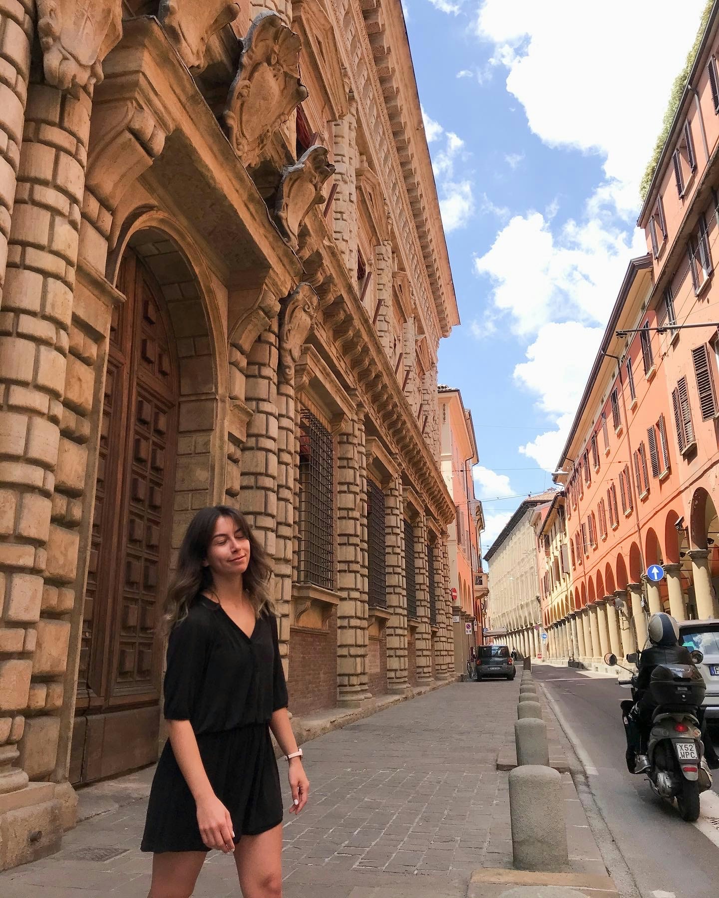 Go to Iraz Su Akgün's profile