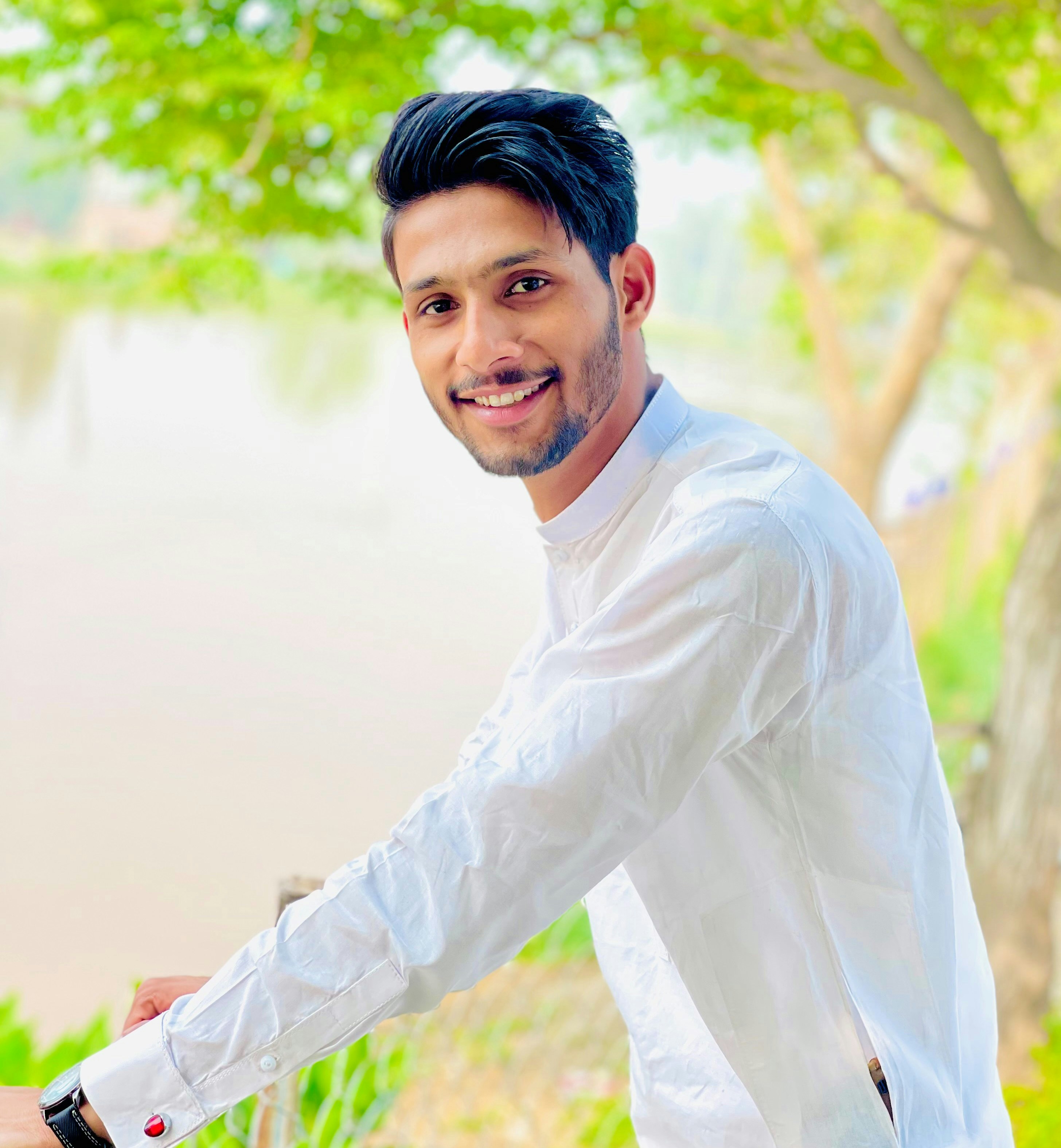 Buka profil Tahir Abbas