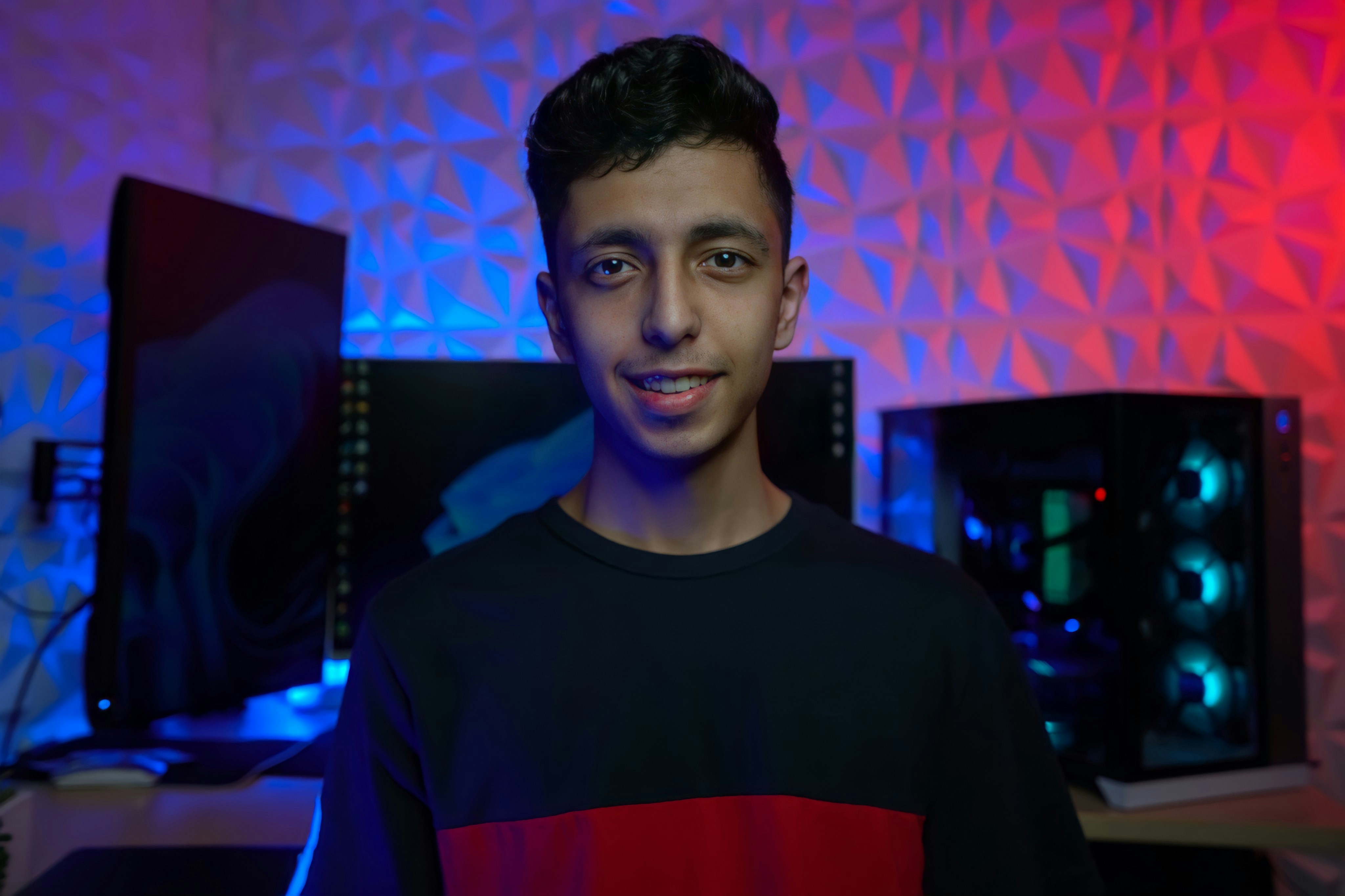 Go to Unes Fath's profile