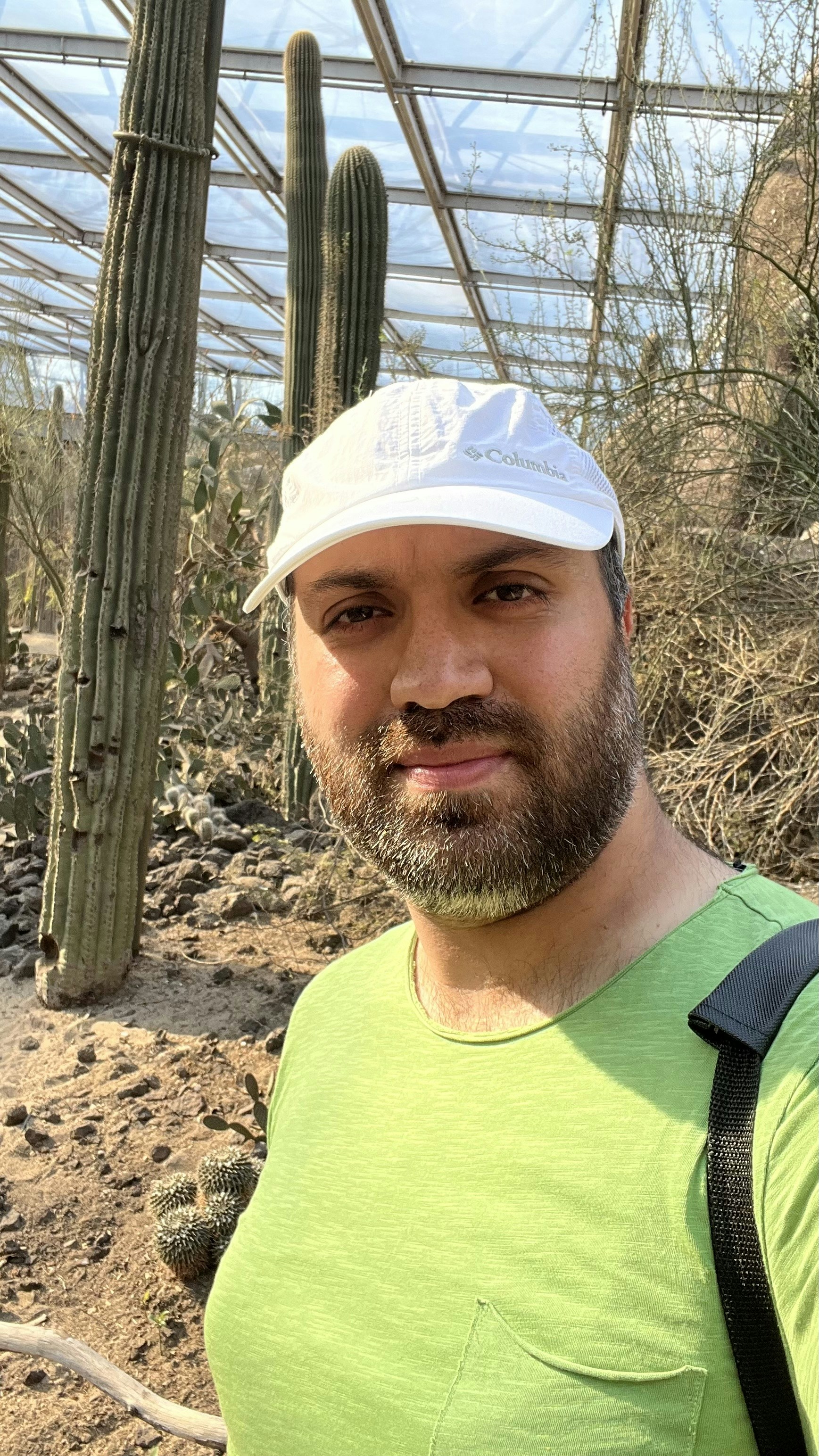 Ve al perfil de Mohammad Edris Afzali