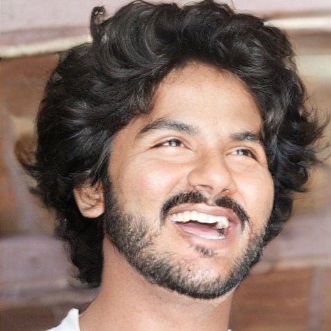 Ve al perfil de Zaeem Nawaz