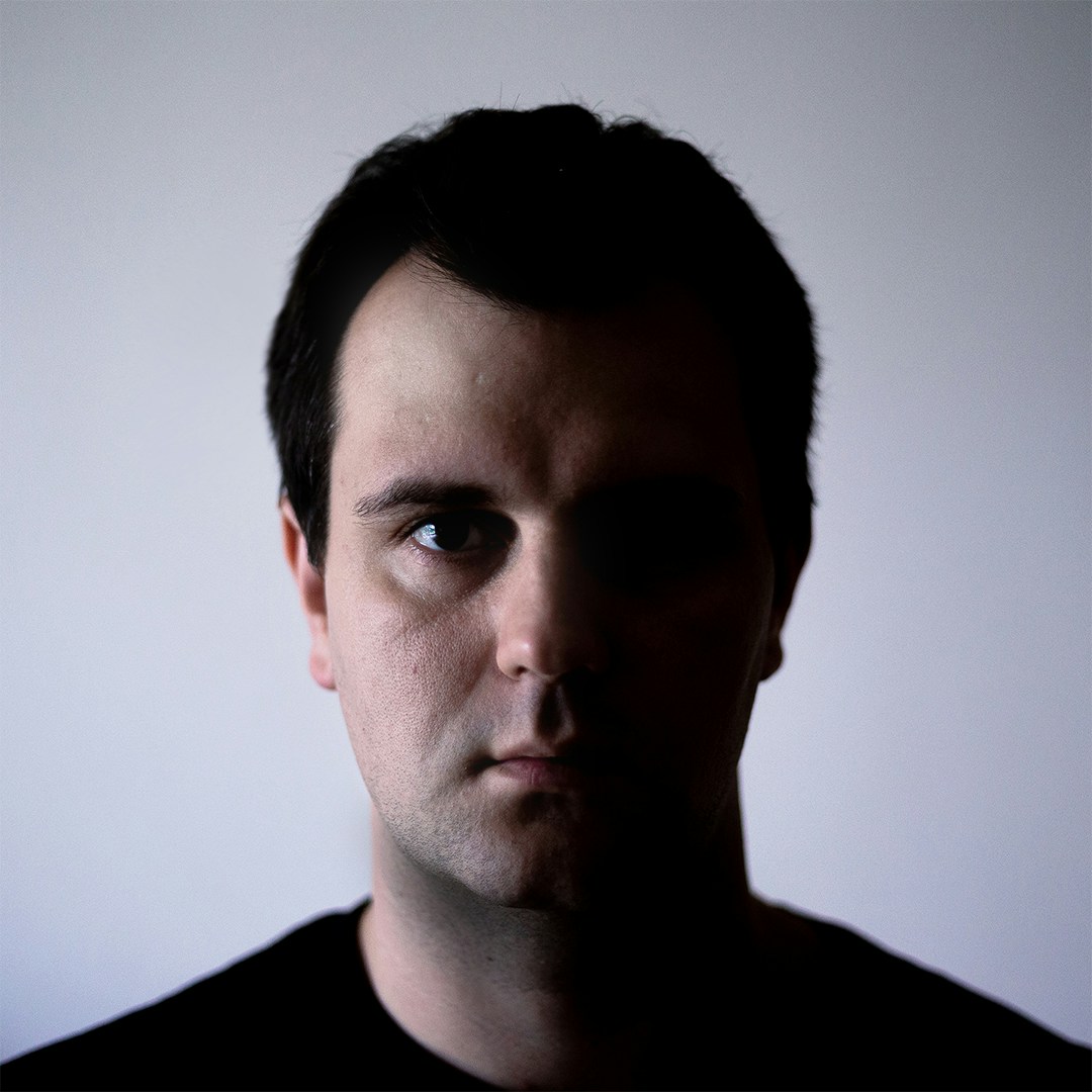 Ve al perfil de Anton Demakov