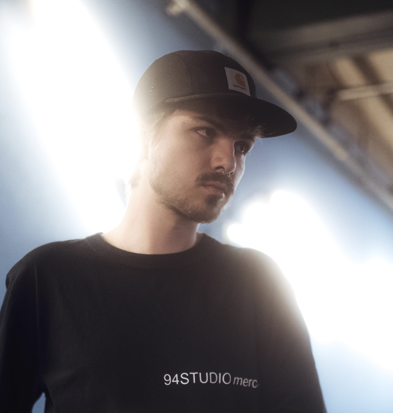 Ve al perfil de tom depont