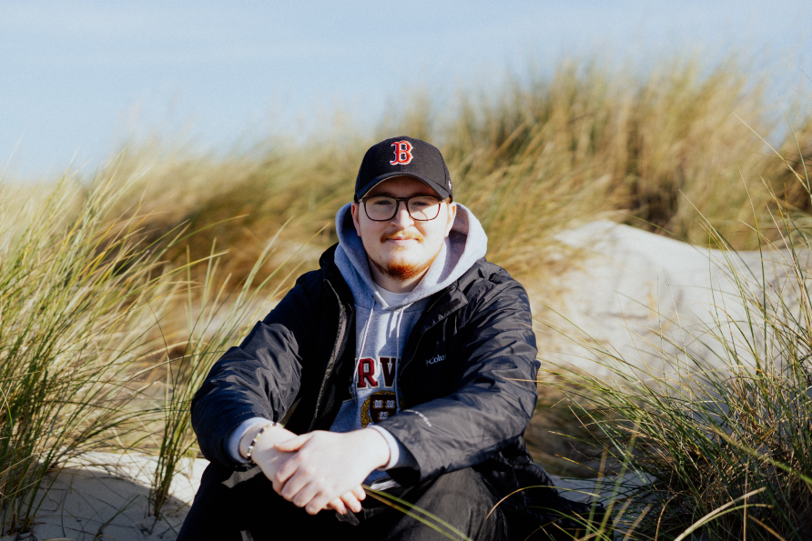 Go to Niklas Du's profile