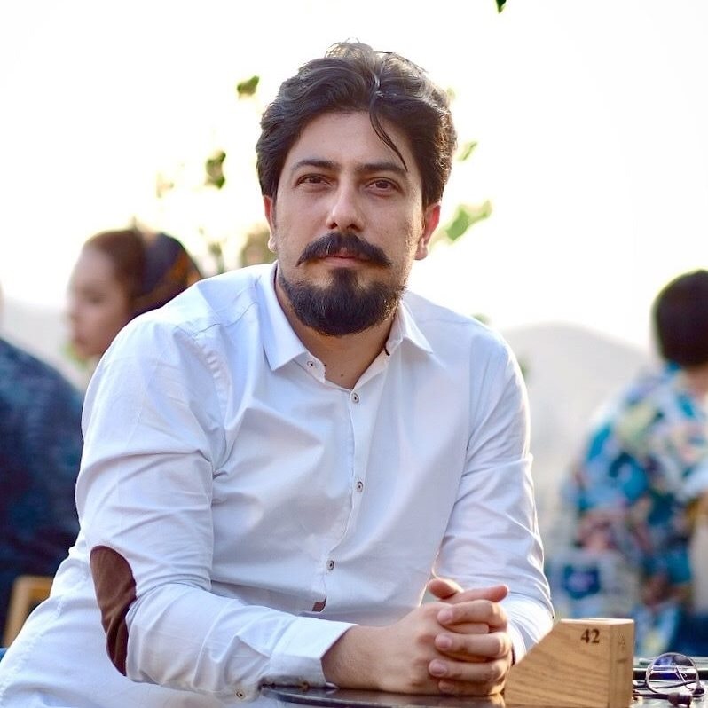 Ve al perfil de Soroosh Dastmalchian