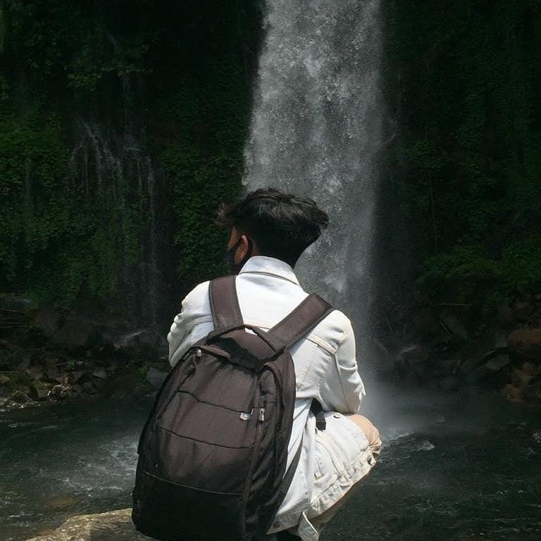 Unsplash profile picture for @ezzy026