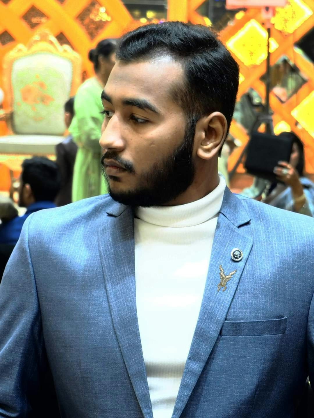 Ve al perfil de Faseeh Uddin