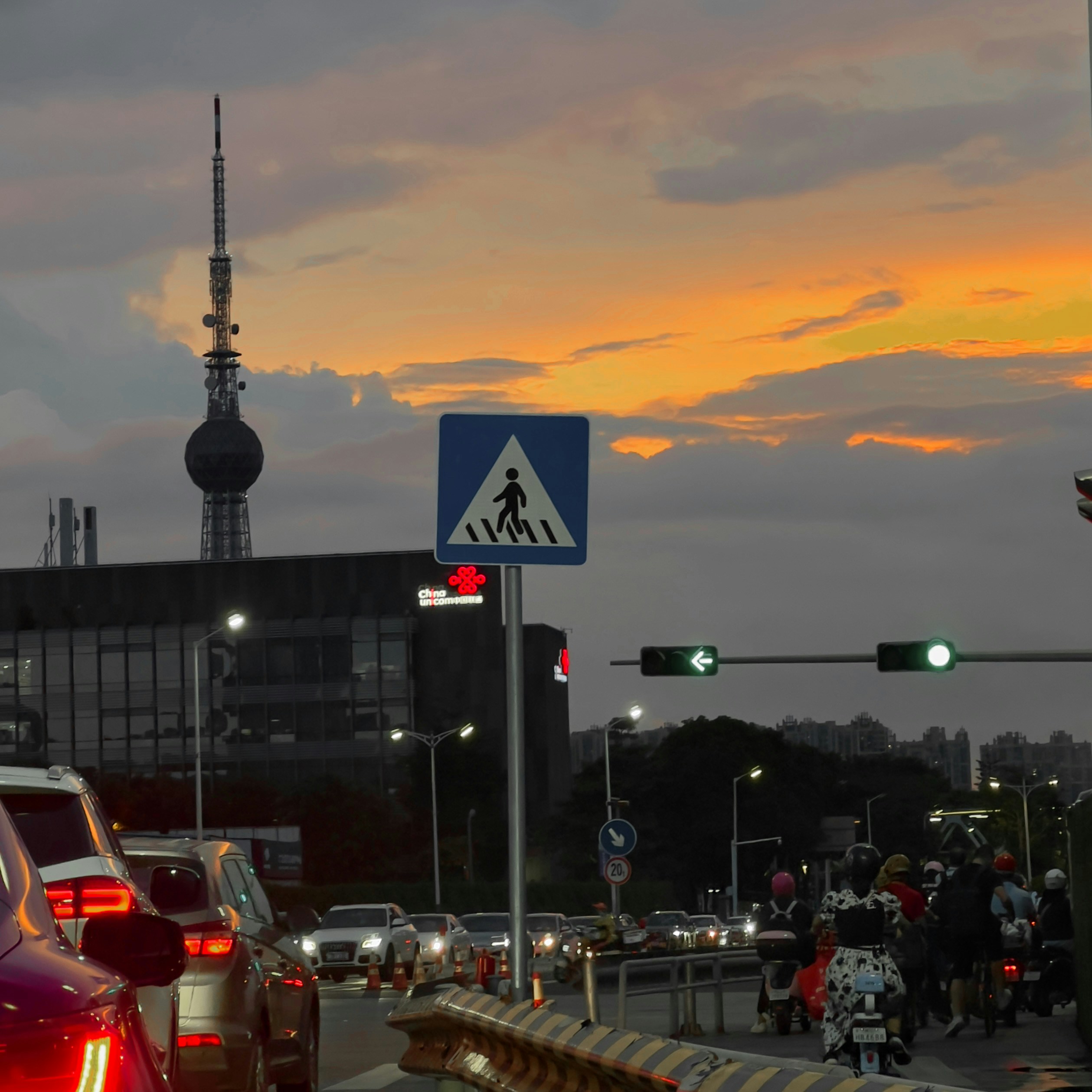 Ve al perfil de EliJaH Lam