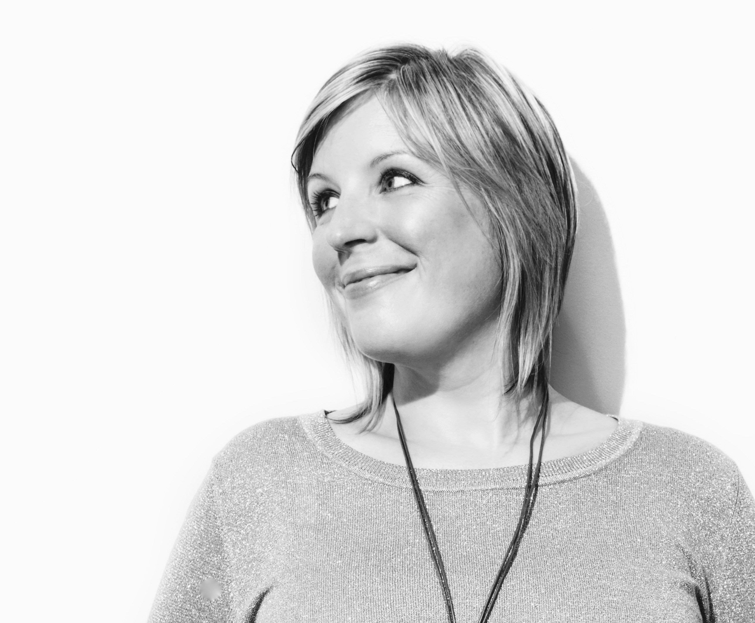 Buka profil Claire Thatcher
