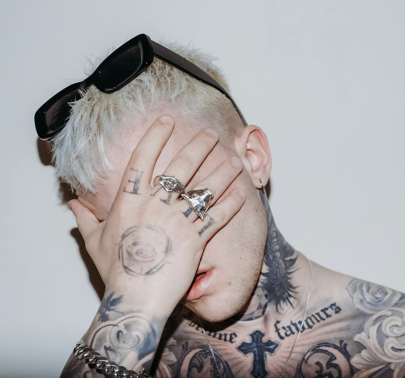 Ve al perfil de Nate Sagrada