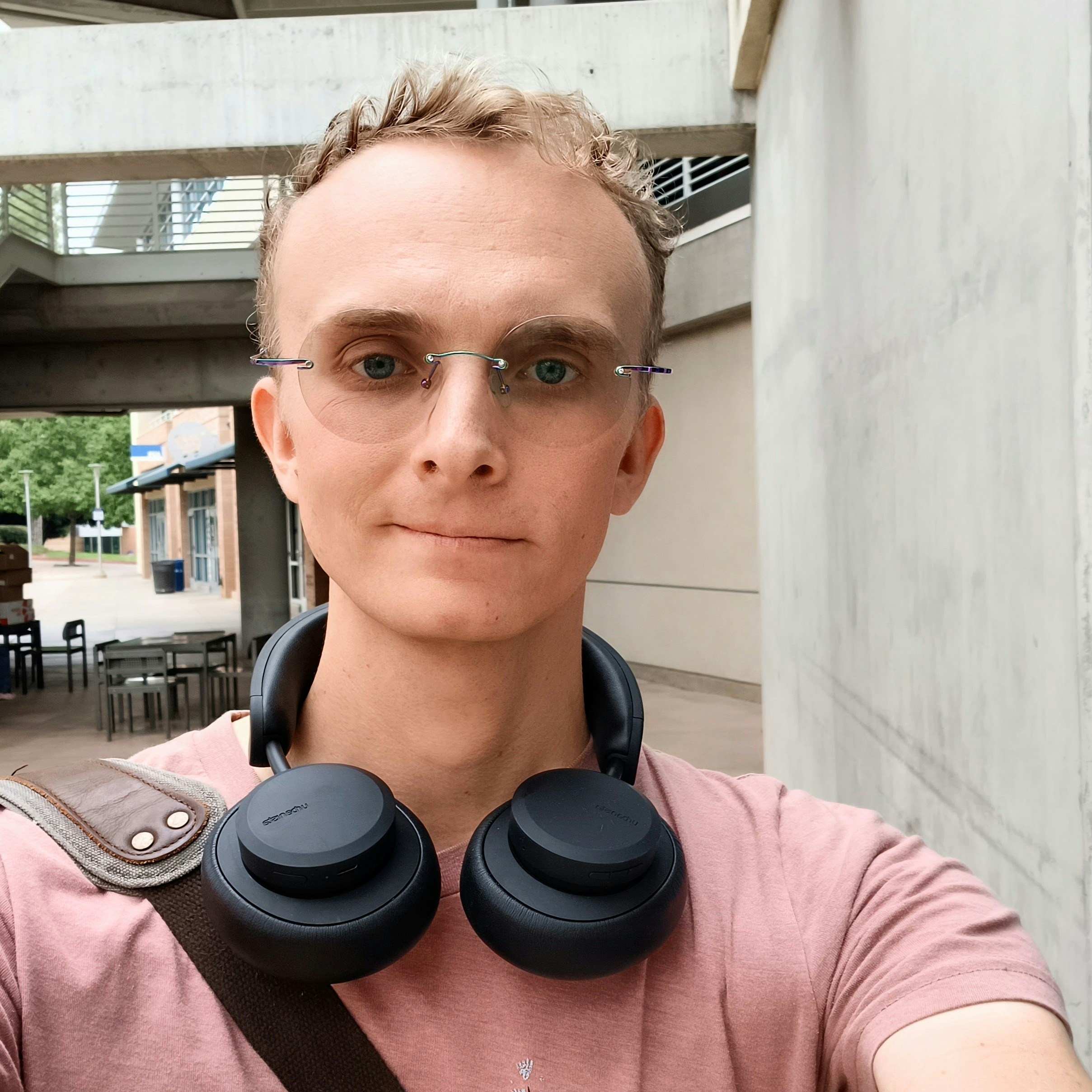 Zum Profil von Kaya Arro