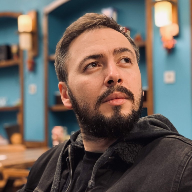 Ve al perfil de Yalçın Ozgan