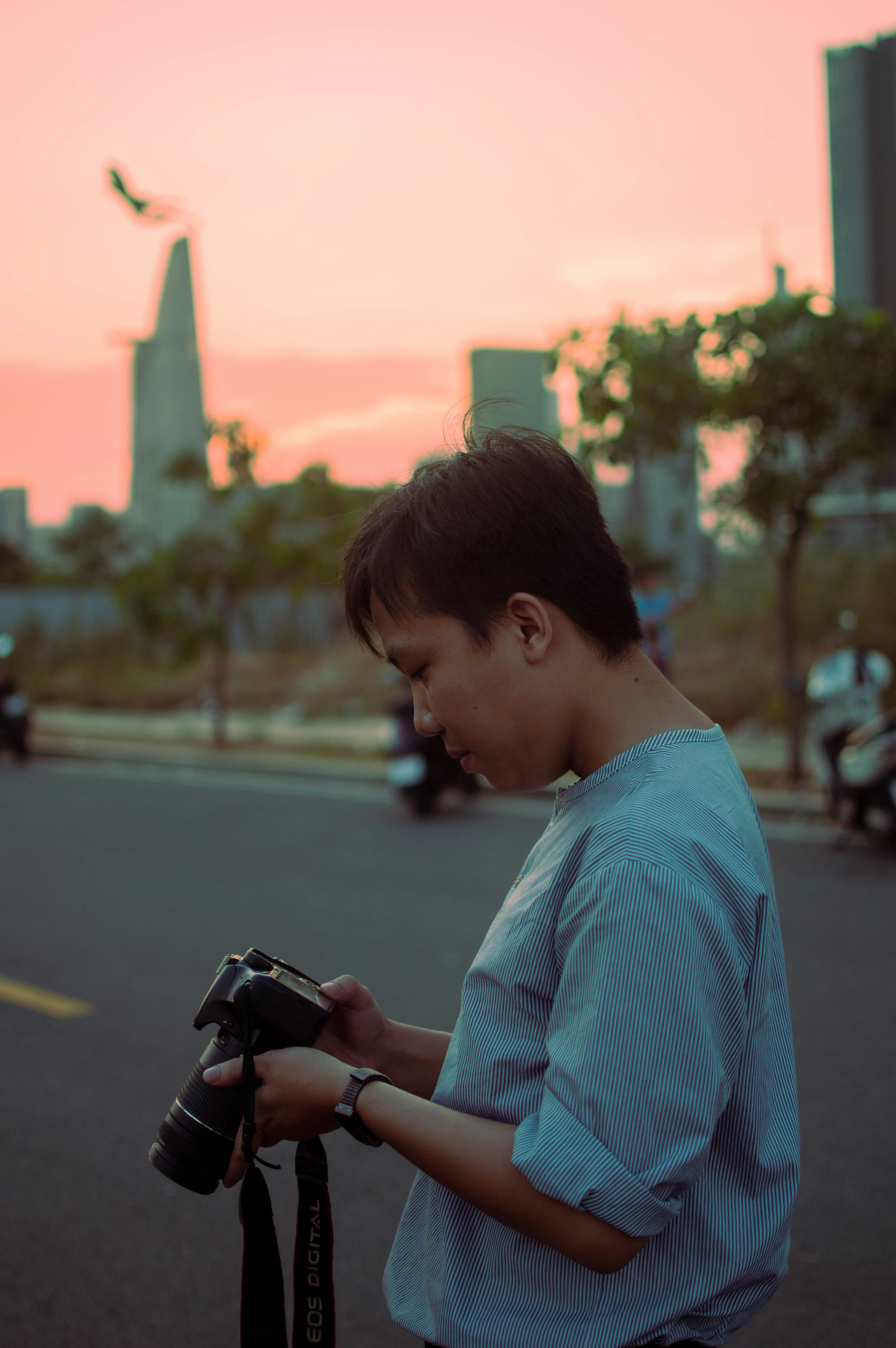 Ve al perfil de Howz Nguyen