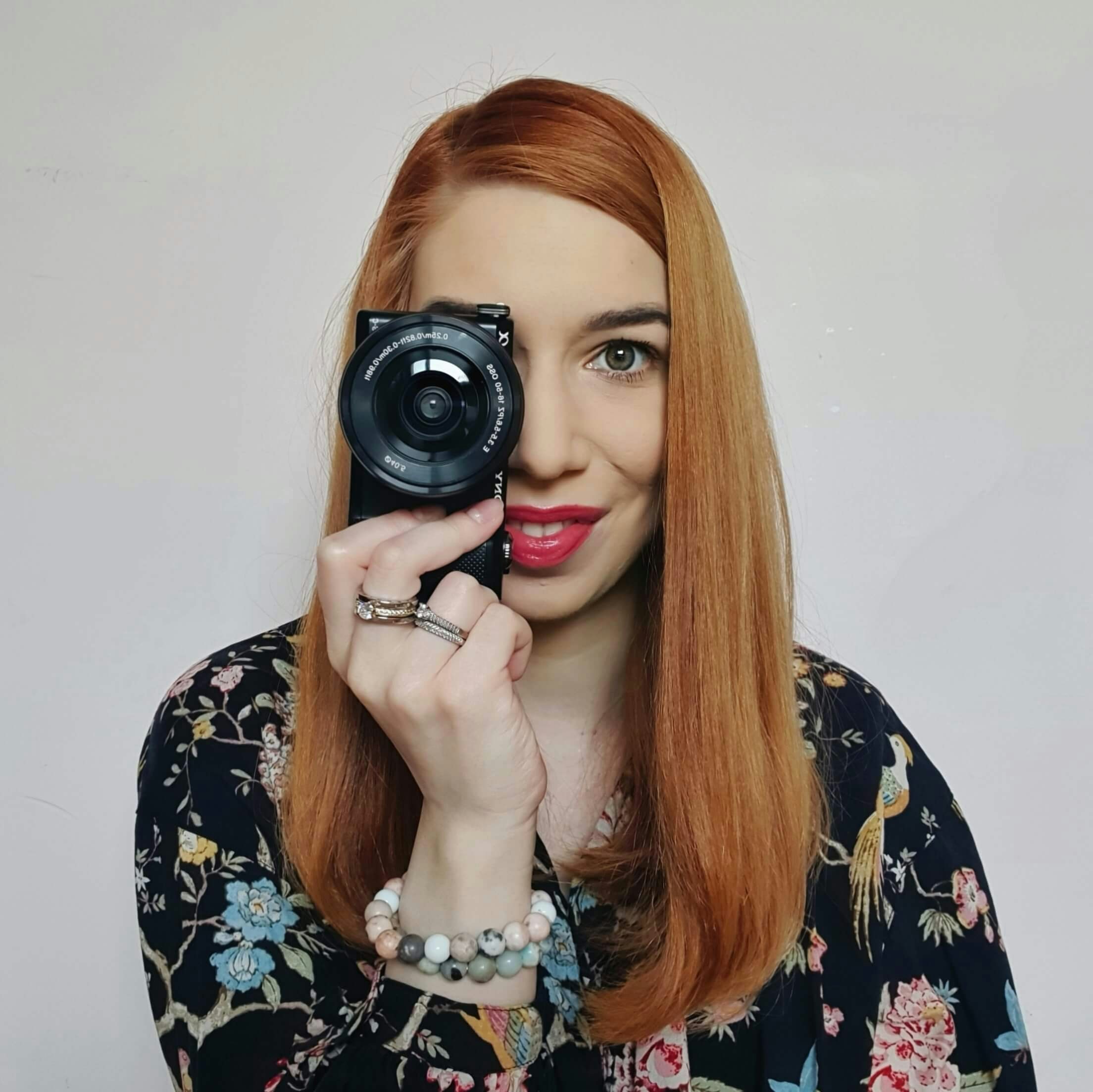 Ve al perfil de Aurora Fox