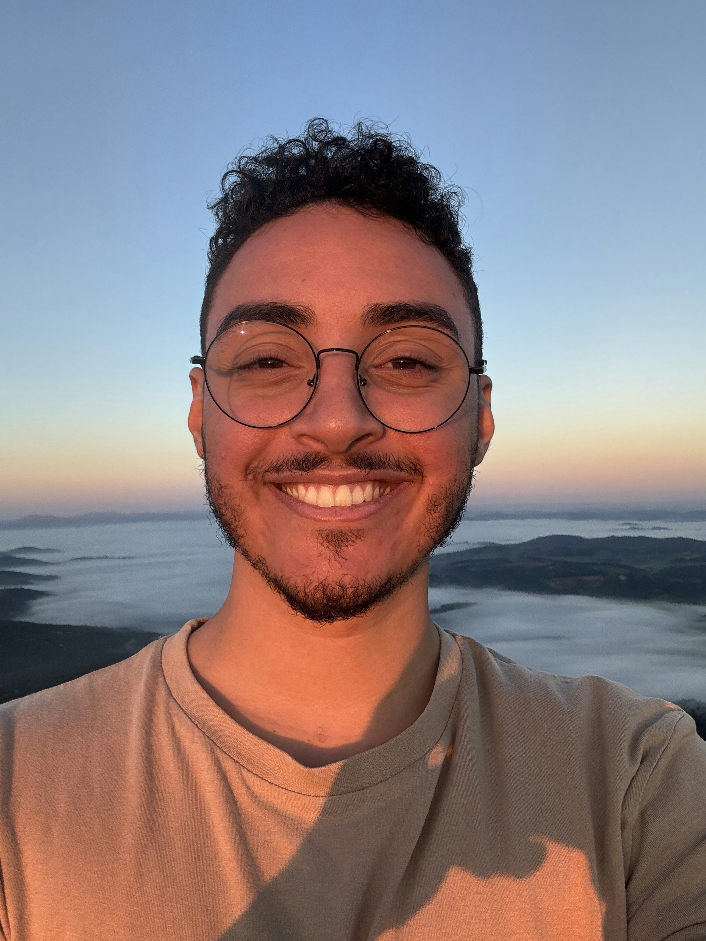 Unsplash profile picture for @vitorhugo